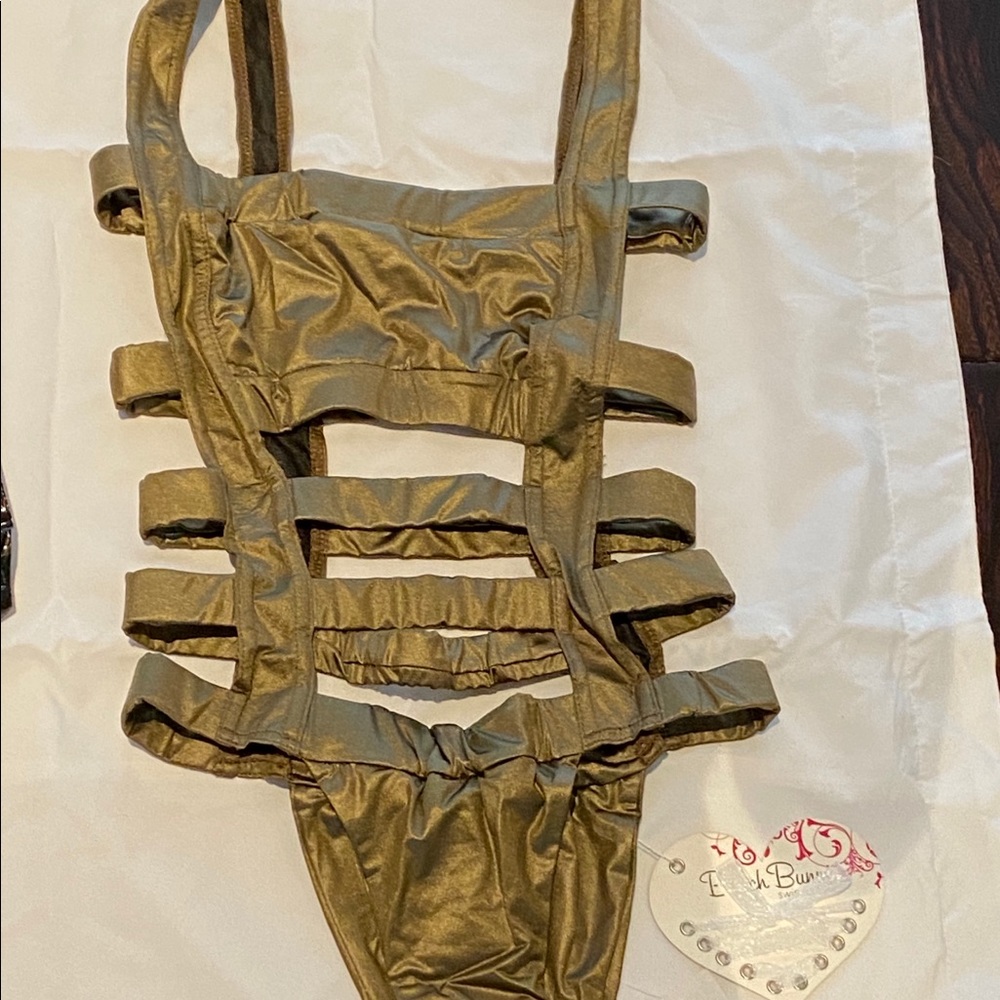 Beach Bunny Monokini bikini (S) Color: Bronze